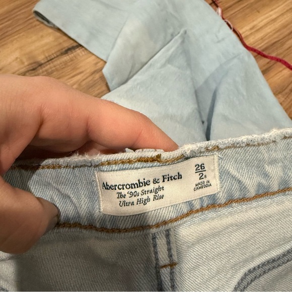 Abercrombie & Fitch Ultra High Rise 90s Straight Jean - Picture 8 of 9